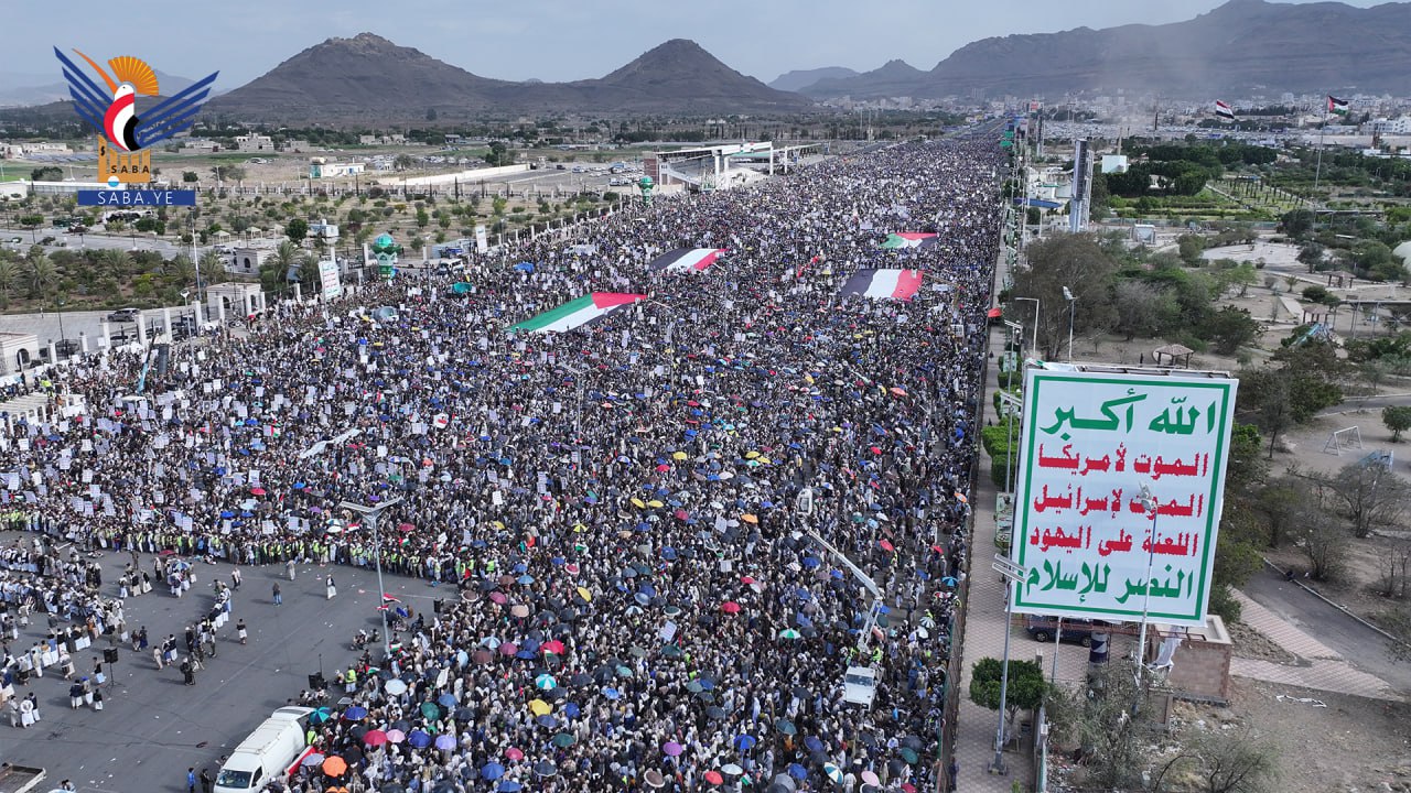 حشود مليونية بالعاصمة صنعاء في مسيرة "ثابتون مع غزة.. ومتصدون لكل المؤامرات"