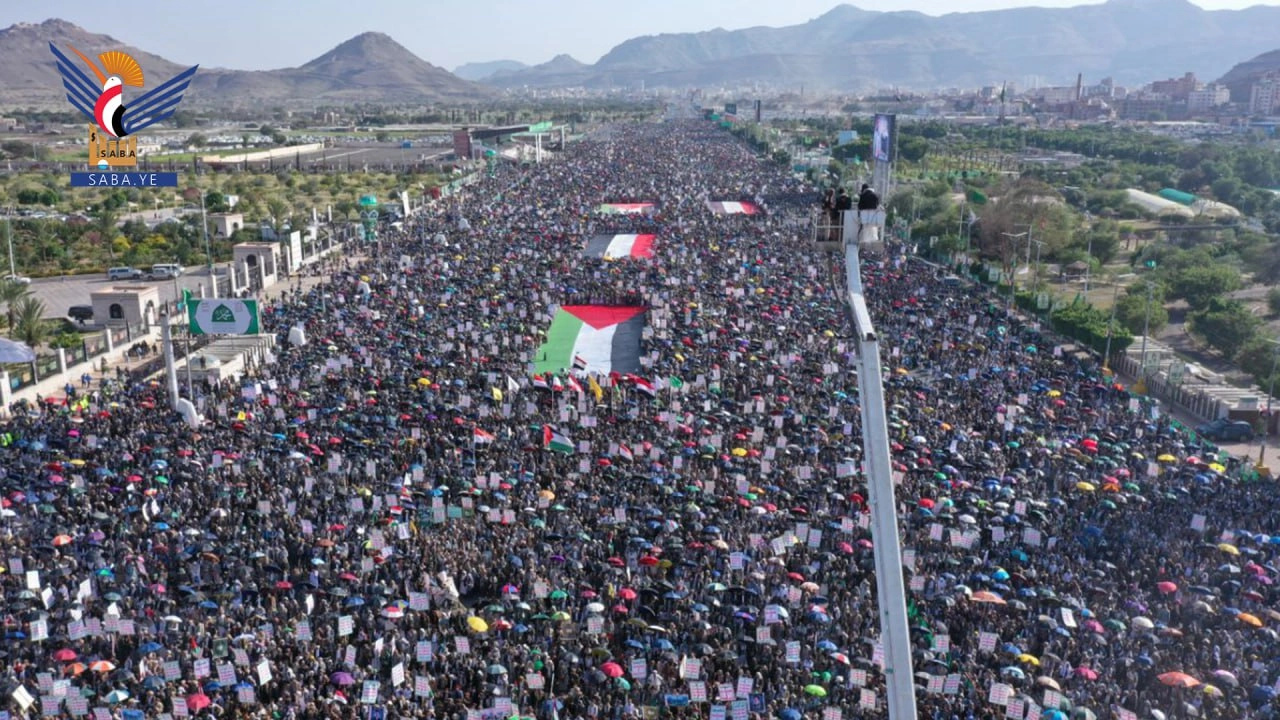 طوفان بشري بالعاصمة صنعاء "رفضا للمؤامرة الصهيوأمريكية.. وثباتاً مع غزة حتى النصر"