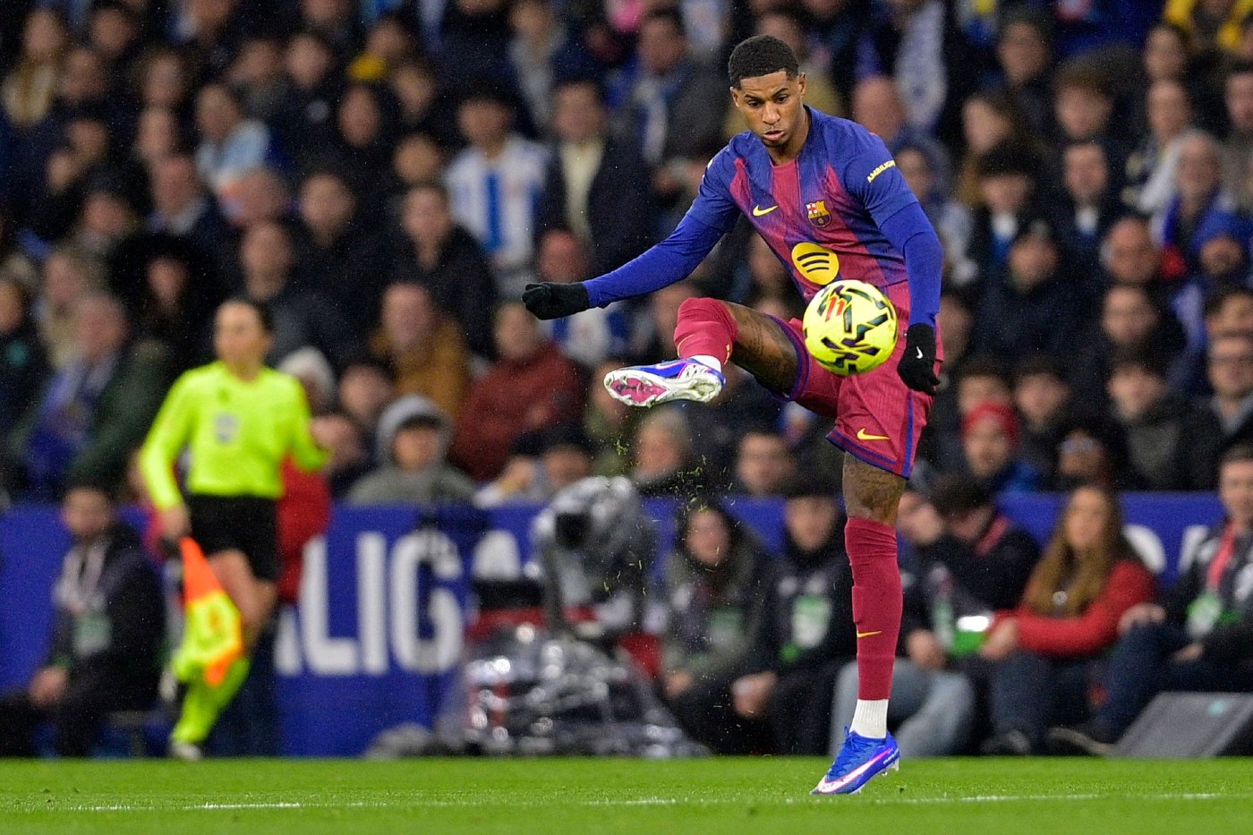 برشلونة يتغلب على إسبانيول ويعزز تصدره للدوري الإسباني