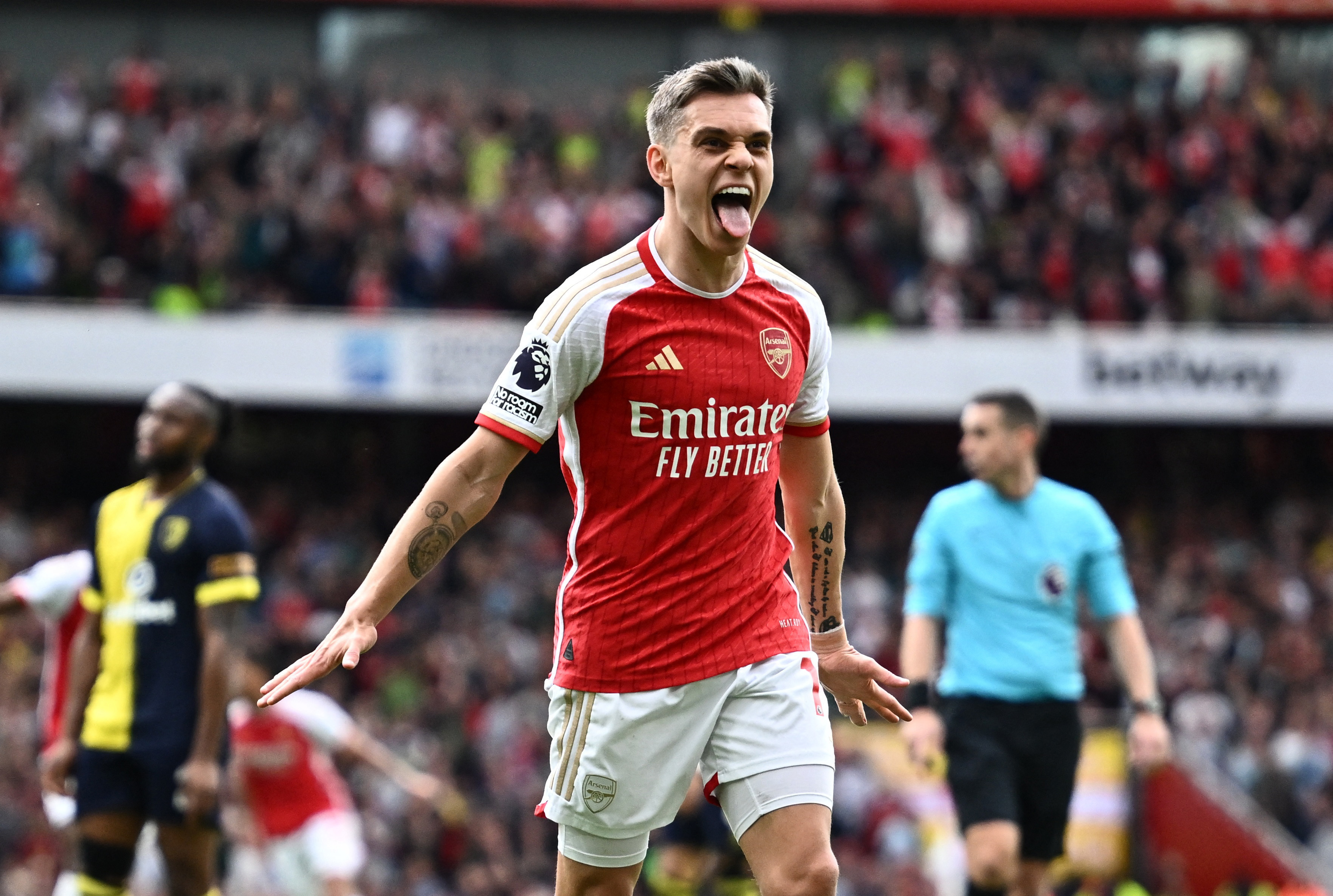 أرسنال يواجه بورنموث لمواصلة الصدارة ومانشستر سيتي يلتقي تشيلسي في قمة الجولة 20 بالدوري الإنجليزي