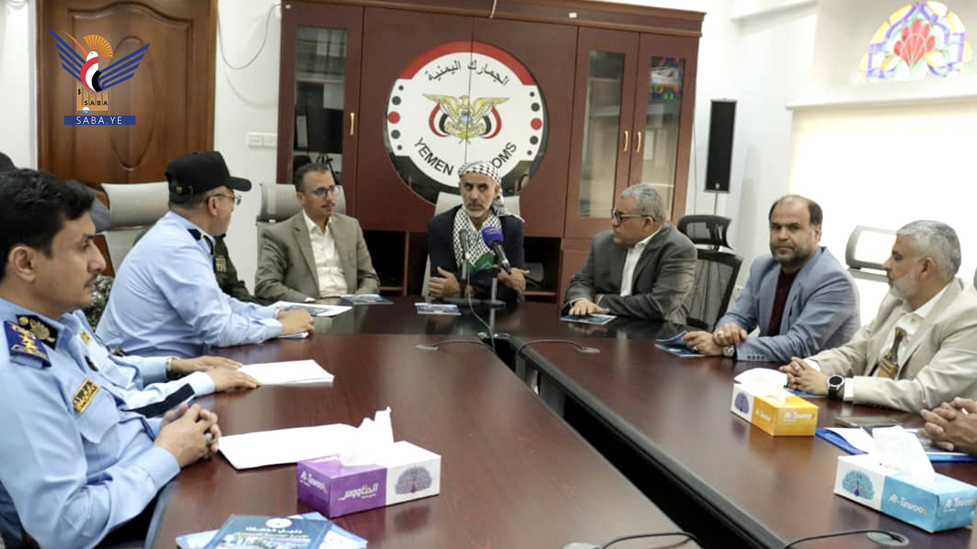 تنفيذًًا لتوجيهات قائد الثورة .. إعفاء مالكي السيارات المتعثرة في حجوزات المرور والجمارك من الرسوم