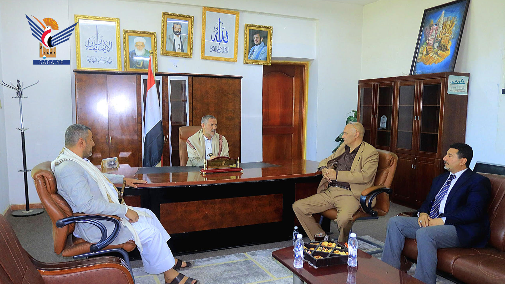 وزير الشباب يلتقي رئيس نادي شباب ملاح ويشيد بدور الأندية في تنمية وعي الشباب