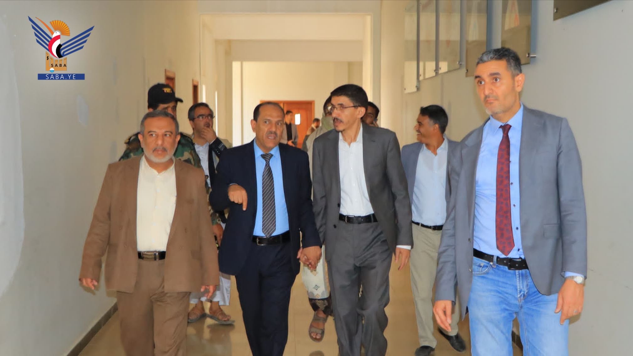 وزير التربية يطلع على سير العملية التعليمية بكلية طب الأسنان بجامعة صنعاء