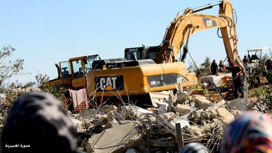 العدو الإسرائيلي يجبر فلسطينيا على هدم شقته السكنية في الولجة شمال غرب بيت لحم