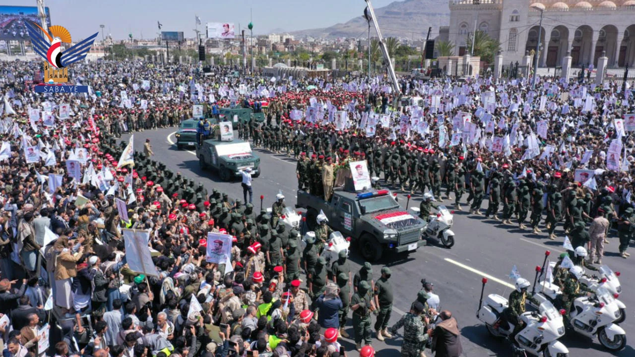 تشييع رسمي وشعبي مهيب لجثمان الشهيد الفريق الركن محمد الغماري رئيس هيئة الأركان العامة تشييع رسمي وشعبي مهيب لجثمان الشهيد الفريق الركن محمد الغماري رئيس هيئة الأركان العامة