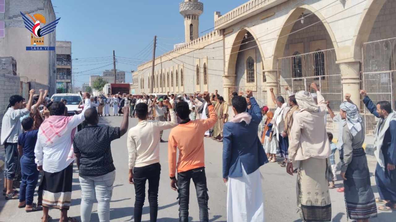 أبناء الحديدة يجددون دعمهم لفلسطين ولبنان ويدعون للنفير لمواجهة مخططات تمزيق اليمن