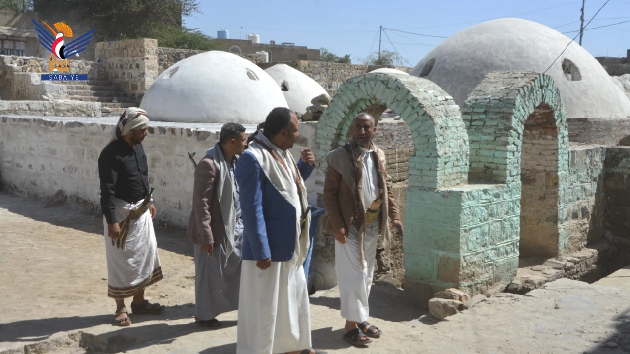 الاطلاع على أعمال ترميم وصيانة جامع معاذ بن جبل التاريخي في تعز