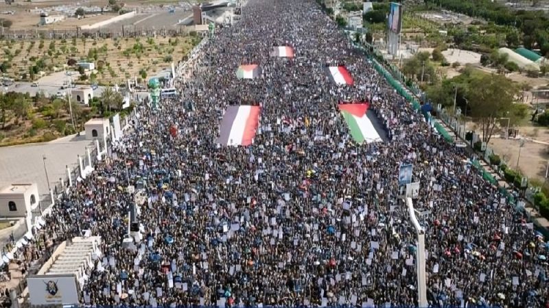 مسيرات مليونية في صنعاء تحت شعار "ثابتون مع غزة.. رغم أنف الأمريكي وجرائمه"
