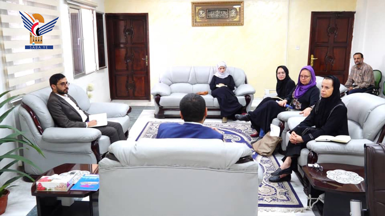 وزير الصحة يناقش مع رئيسة بعثة الصليب الأحمر أوجه التعاون في المجال الصحي