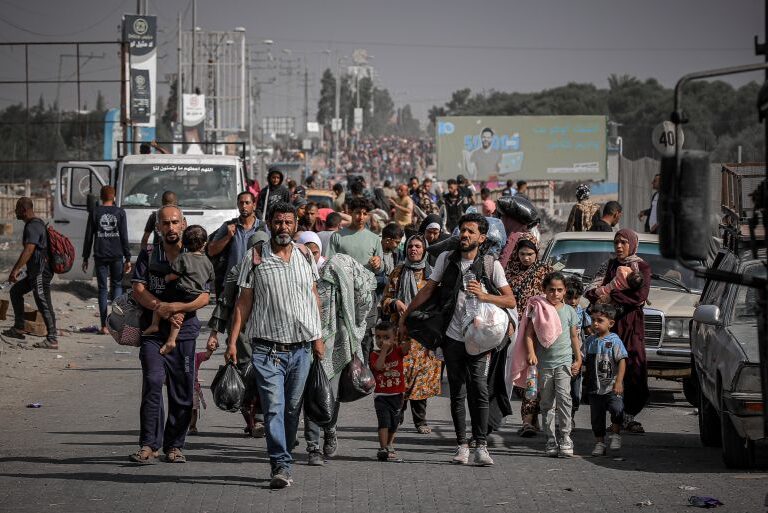 الأورومتوسطي: تبعات خطة تقسيم غزة تؤدي فعليًا إلى تهجير السكان الفلسطينيين 
