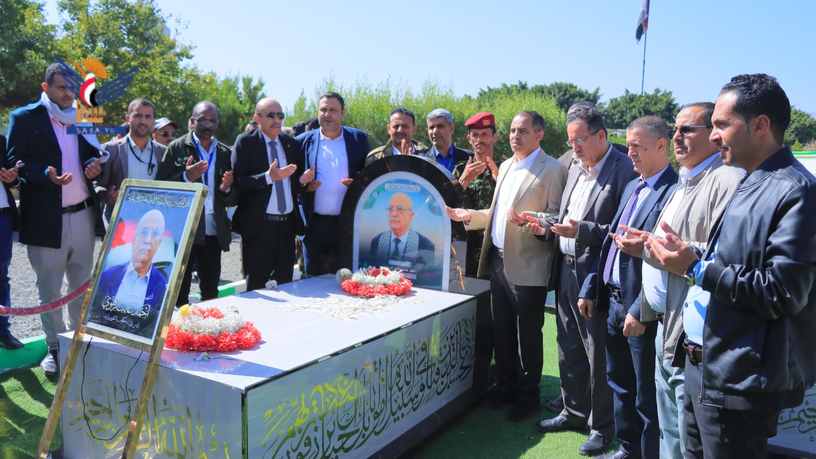 قيادات ومنتسبو جامعة 21 سبتمبر يزورون أضرحة الشهداء الصماد والرهوي والغماري