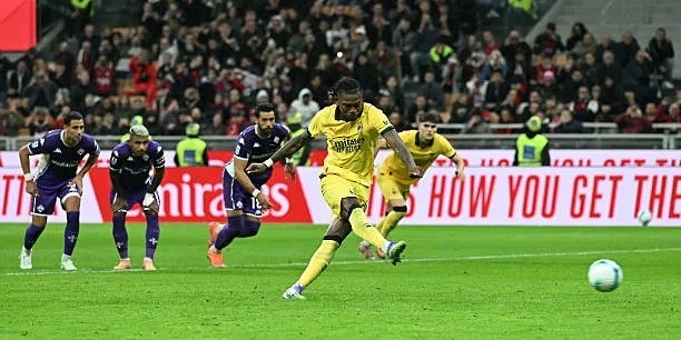 ميلان يفوز على فيورنتينا ويعتلي صدارة الدوري الإيطالي     ميلان يفوز على فيورنتينا ويعتلي صدارة الدوري الإيطالي