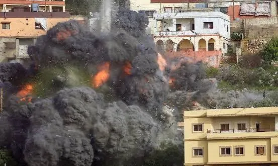 لبنان.. العدو الإسرائيلي يحرق مستشفى ميس الجبل ويقصف ويفجر في عدة بلدات