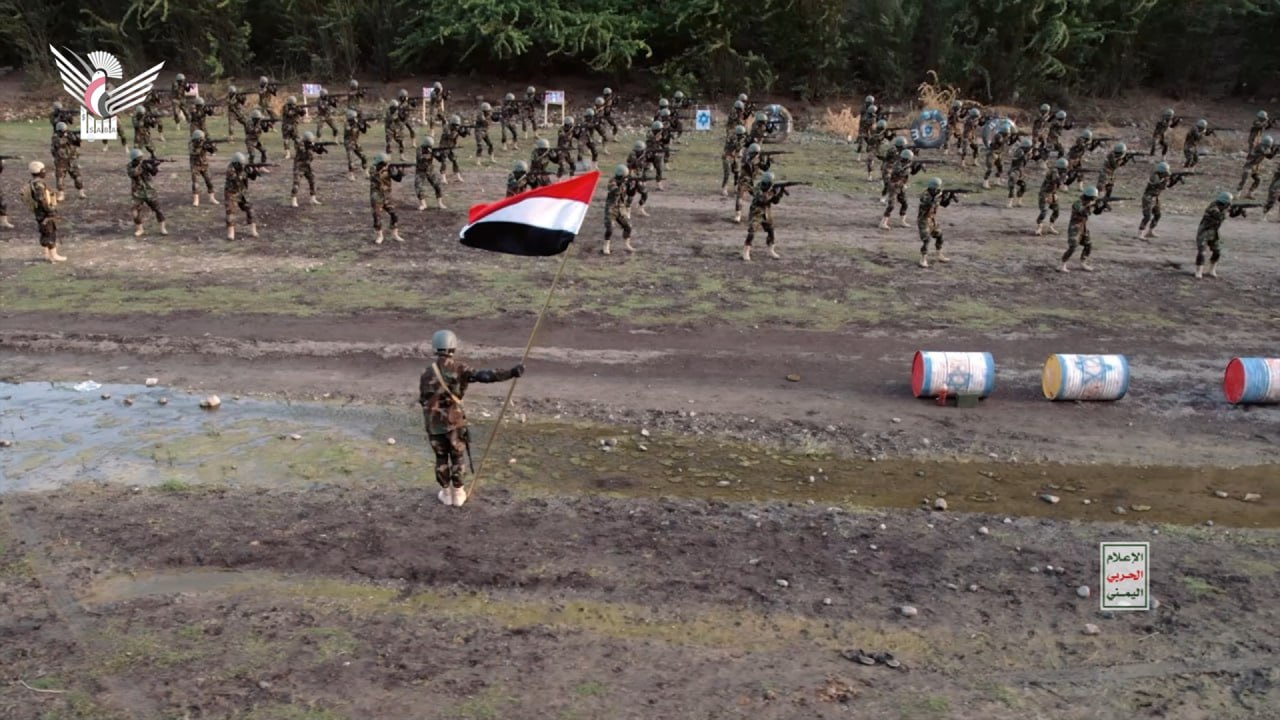 تدريبات عملية ومناورة عسكرية لوحدات رمزية من القوات الخاصة بالقوات المسلحة