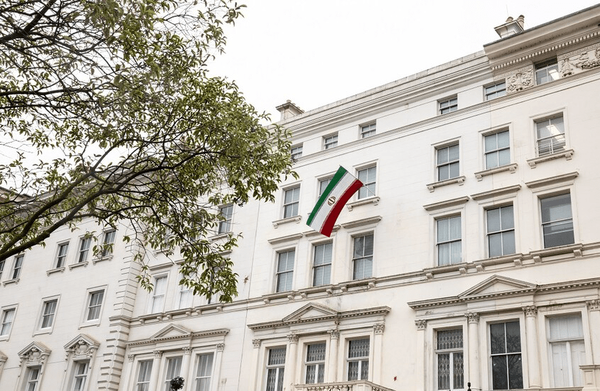 طهران تدعو لندن للوقوف في "الجانب الصحيح من التاريخ"