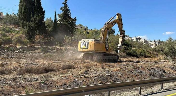 محافظة القدس:العدو الصهيوني يجرّف أراض ويقتلع 200 شجرة بالمدينة