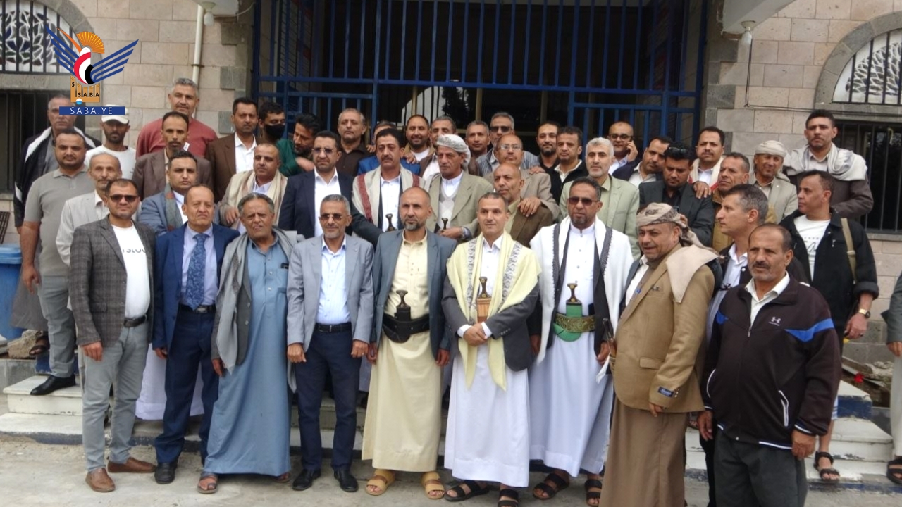 وزير الاتصالات يتفقد الانضباط الوظيفي بفرعي الاتصالات والبريد في إب