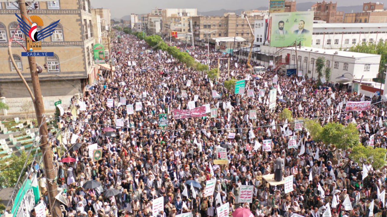 العاصمة صنعاء تحيي ذكرى استشهاد الإمام الحسين بمسيرة جماهيرية كبرى 
