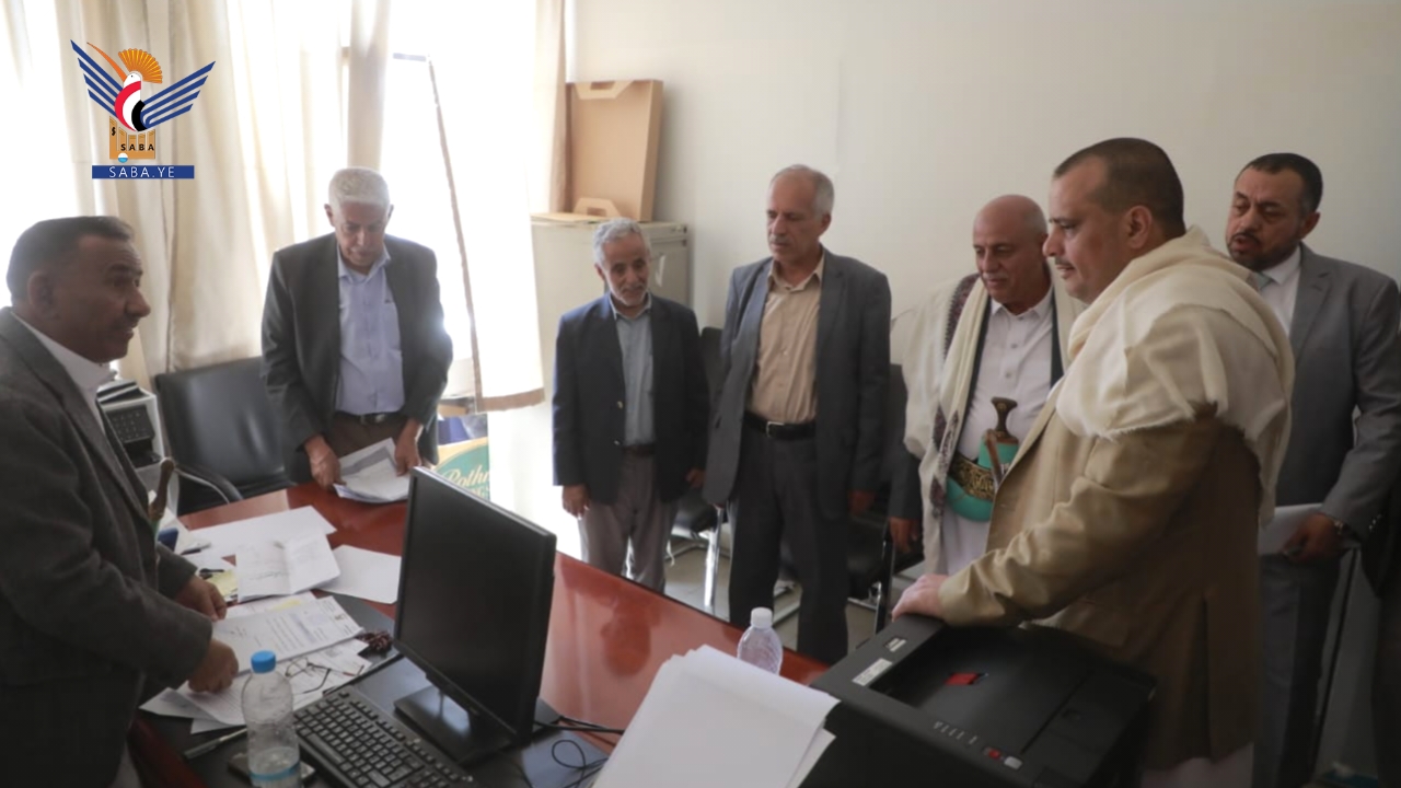 القائم بأعمال وزير الاقتصاد والصناعة يتفقد سير العمل في قطاعات الوزارة