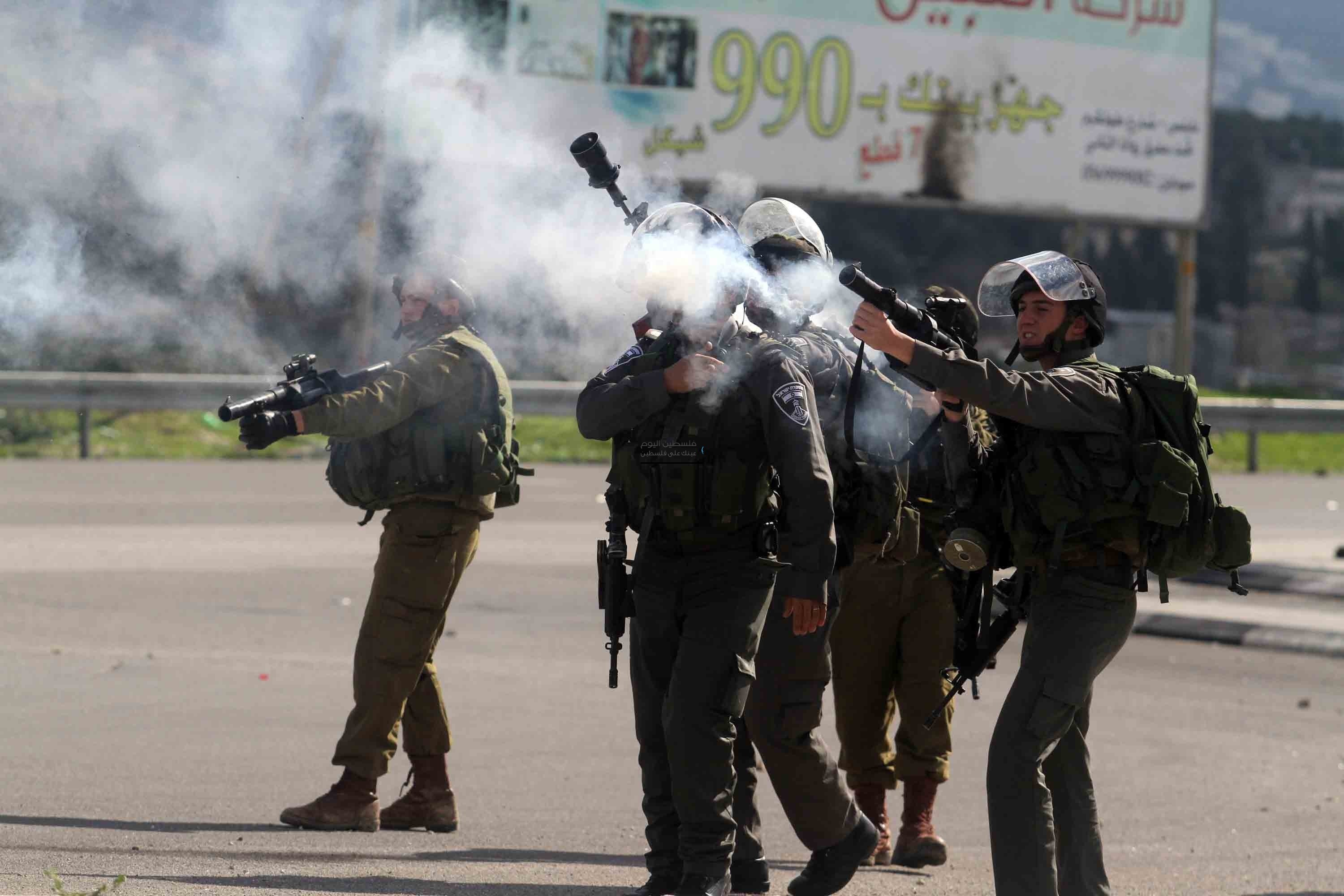 اقتحامات ومداهمات للعدو الصهيوني لبلدات فلسطينية في الضفة