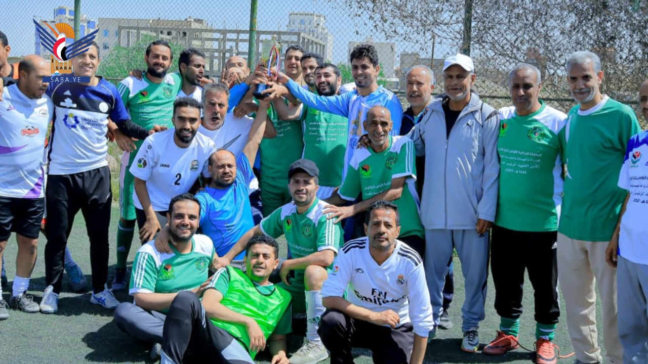 فريق الشهيد حسن زيد يظفر بكأس أربعينية شهداء حكومة التغيير والبناء فريق الشهيد حسن زيد يظفر بكأس أربعينية شهداء حكومة التغيير والبناء