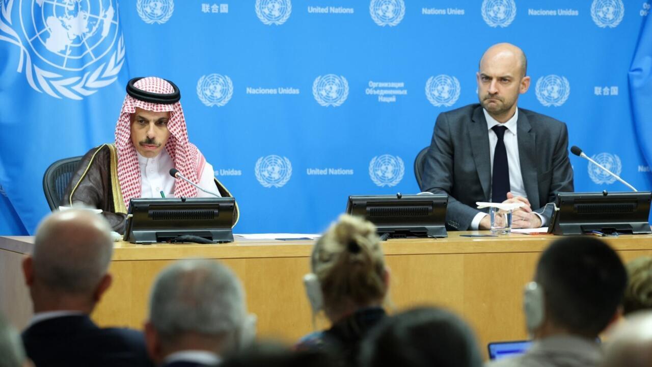 إعلان نيويورك وحلّ الدولتين.. لا تزعجوا "إسرائيل"! إعلان نيويورك وحلّ الدولتين.. لا تزعجوا "إسرائيل"!