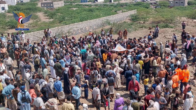 تعز.. تشييع جثمان الفقيد عنيف أمين هائل في مديرية مقبنة