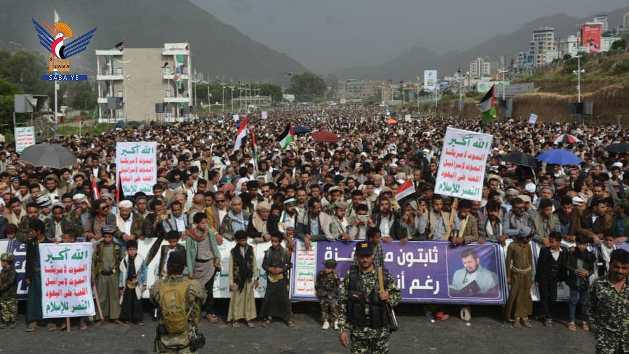 إب تحتشد في 227 ساحة تحت شعار "لن نتهاون أمام إبادة غزة واستباحة الأمة ومقدساتها"