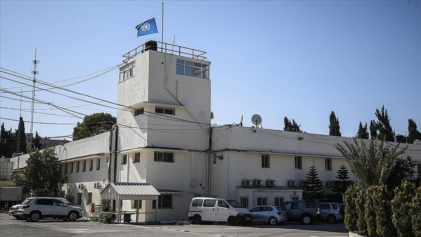 العدو الإسرائيلي يصادق على قطع الكهرباء والماء عن مكاتب "الأونروا"  