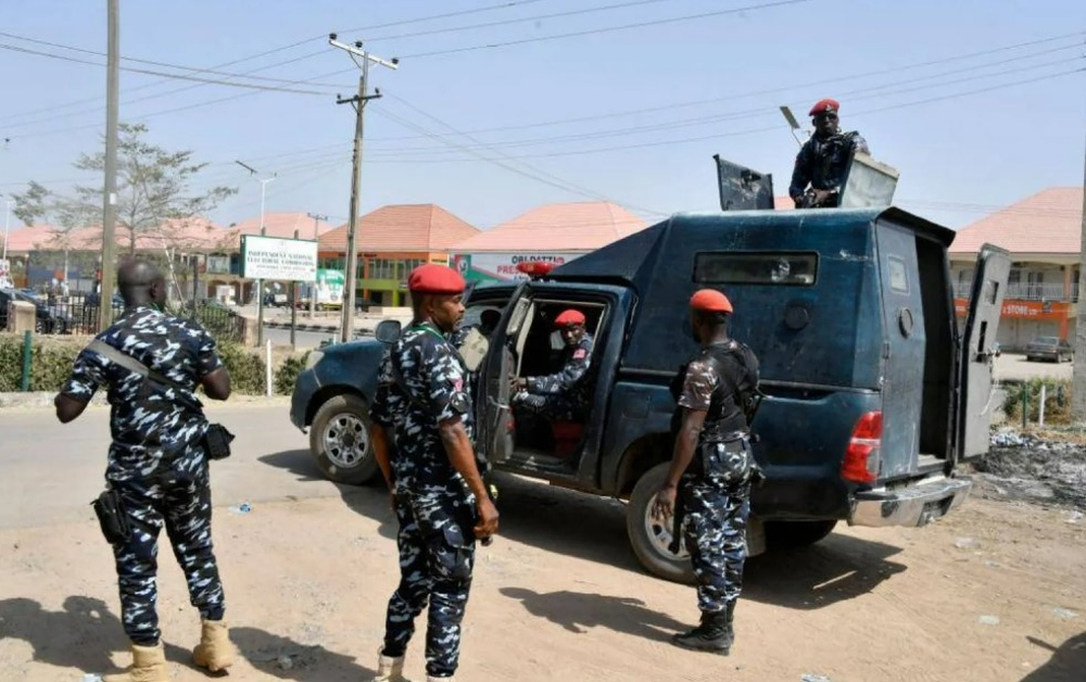نيجيريا: مقتل 18 مسلحًا واعتقال 37 مشتبهًا في عمليات للجيش بعدة مناطق