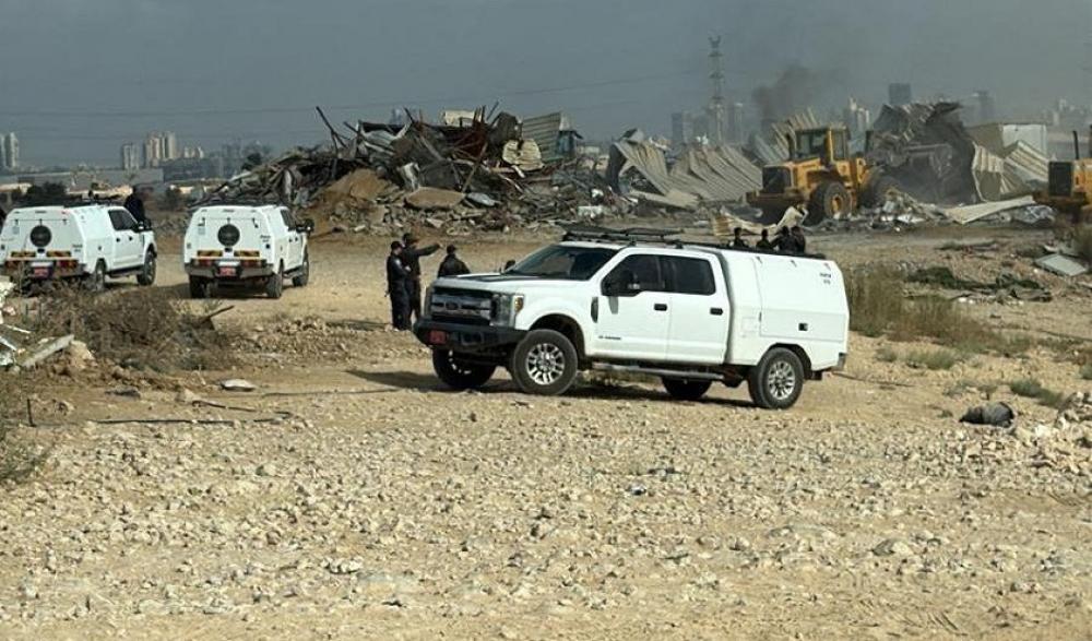العدو الصهيوني يهدم عدة منازل ويقتحم مناطق في الضفة الغربية