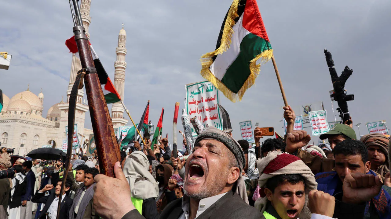 خبراء فلسطينيون: العمليات اليمنية تعيد رسم خارطة الصراع مع الكيان الإسرائيلي