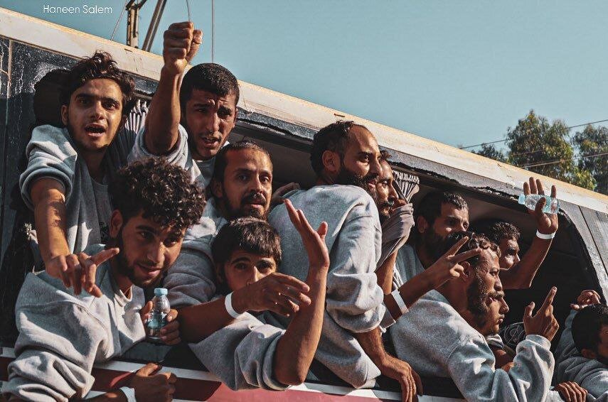 وصول 11 أسيراً فلسطينياً محرراً إلى مستشفى شهداء الأقصى وسط غزة