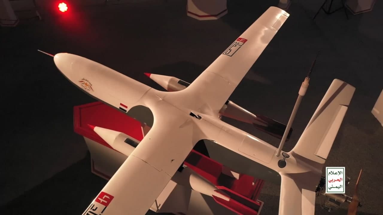 يصل مداها إلى أكثر من 2000 كم.. مصدر عسكري يمني يكشف للميادين مميزات طائرة "صماد 4" يصل مداها إلى أكثر من 2000 كم.. مصدر عسكري يمني يكشف للميادين مميزات طائرة "صماد 4"