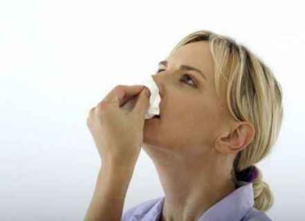 ما الذي يسبب نزيف الأنف وكيف توقفه في أقل من 5 دقائق؟ ما الذي يسبب نزيف الأنف وكيف توقفه في أقل من 5 دقائق؟