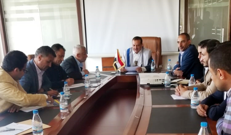 اجتماع بوزارة الصناعة يناقش آلية الحد من الحمولات الزائدة على الطرق