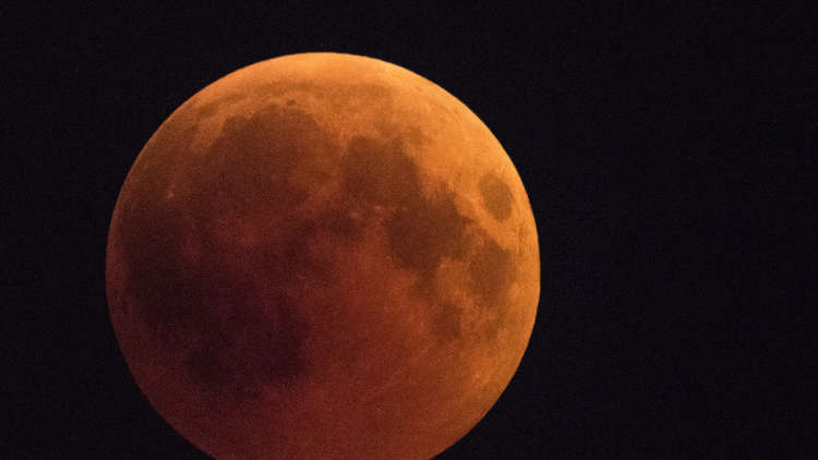 العلماء يكشفون سبب ظهور “وجه الإنسان على القمر” العلماء يكشفون سبب ظهور “وجه الإنسان على القمر”