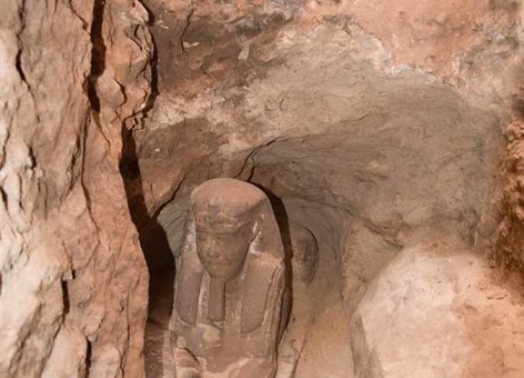 اكتشاف تمثال جديد من الحجر الرملي لأبو الهول في مصر اكتشاف تمثال جديد من الحجر الرملي لأبو الهول في مصر