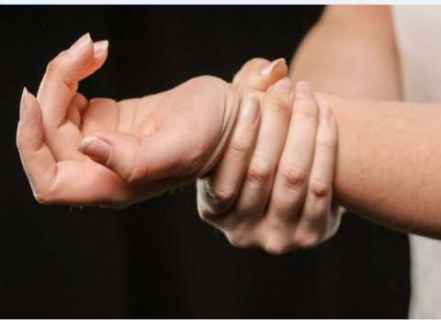 علامات “غريبة وغير عادية” لالتهاب المفاصل