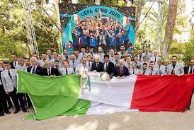 الرئيس الإيطالي يكرم منتخب بلاده لكرة القدم بعد فوزه بكأس أوروبا