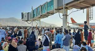 هل يقود برنار ليفي ماكرون إلى فخ أفغانستان كما فعلها مع ساركوزي في ليبيا؟