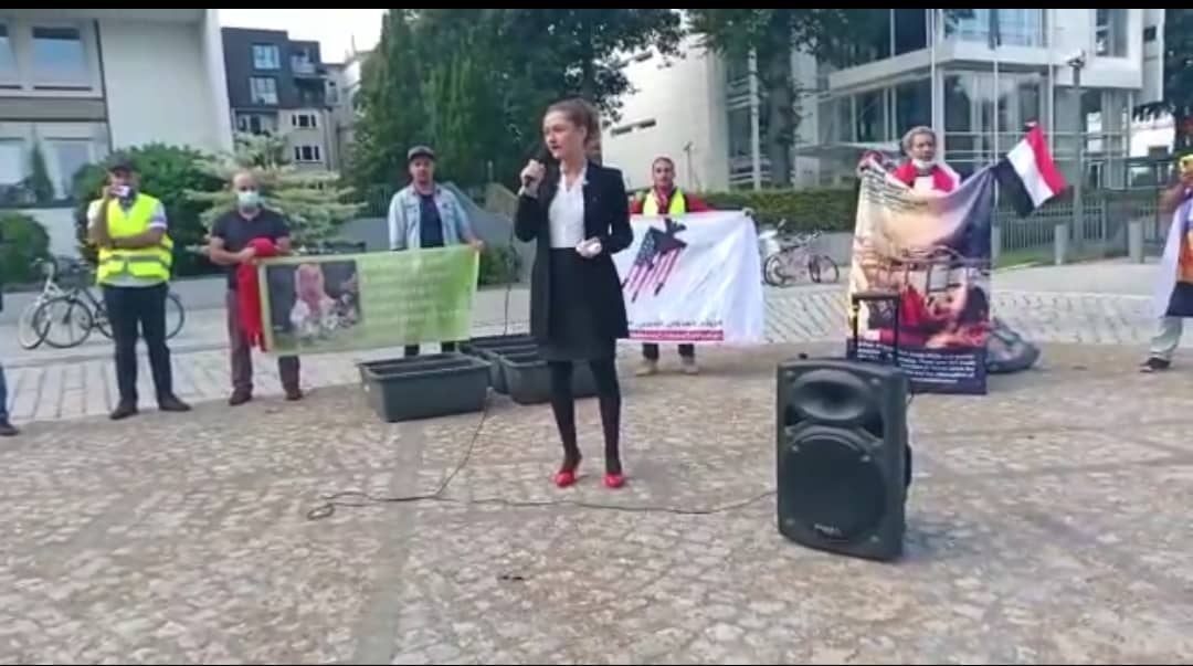 برلمانية ألمانية: حاويات سلاح تصدّر أسبوعياً من ميناء هامبورغ لقتل اليمنيين (فيديو) برلمانية ألمانية: حاويات سلاح تصدّر أسبوعياً من ميناء هامبورغ لقتل اليمنيين (فيديو)