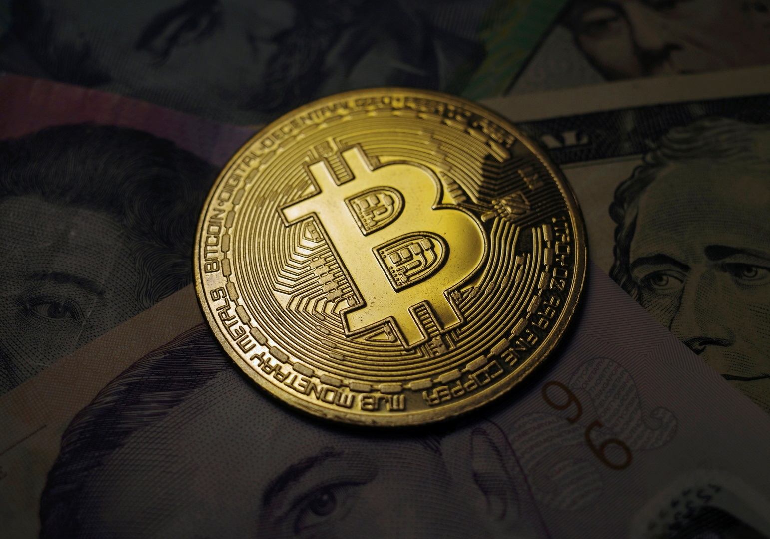 عملة “البيتكوين” تقترب من أعلى مستوياتها على الإطلاق