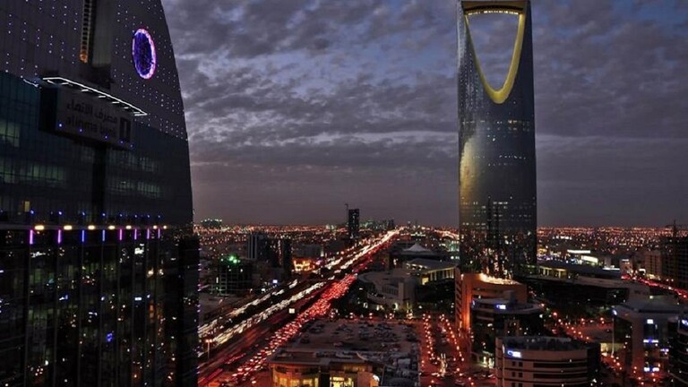 “وول ستريت جورنال”: انسحاب شركات أمريكية من السعودية يمثل ضربة لخطط بن سلمان