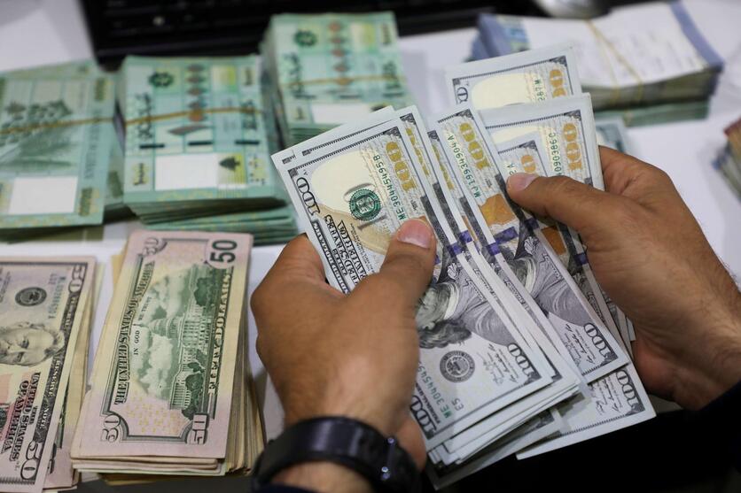 ارتفاع الدولار بشكل قوي مقابل العملات الرئيسة الأخرى