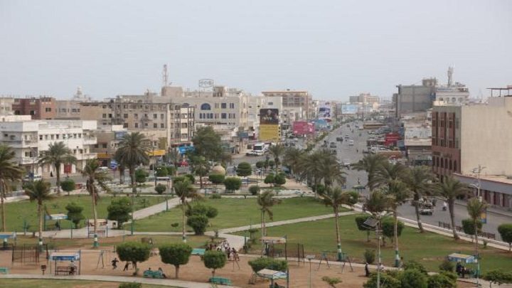 وزير الصناعة يطلع على الوضع التمويني بمحافظة الحديدة