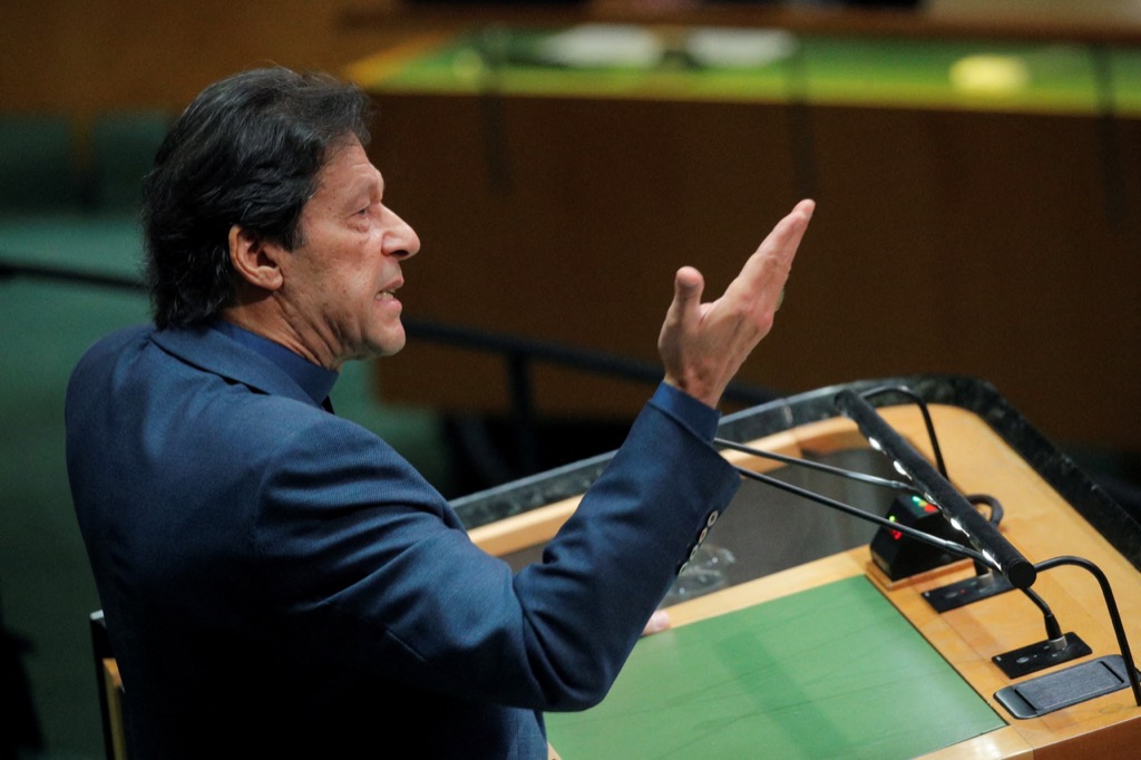 هل يتمكن عمران خان من العودة للمشهد في باكستان رغم قرار استبعاده؟