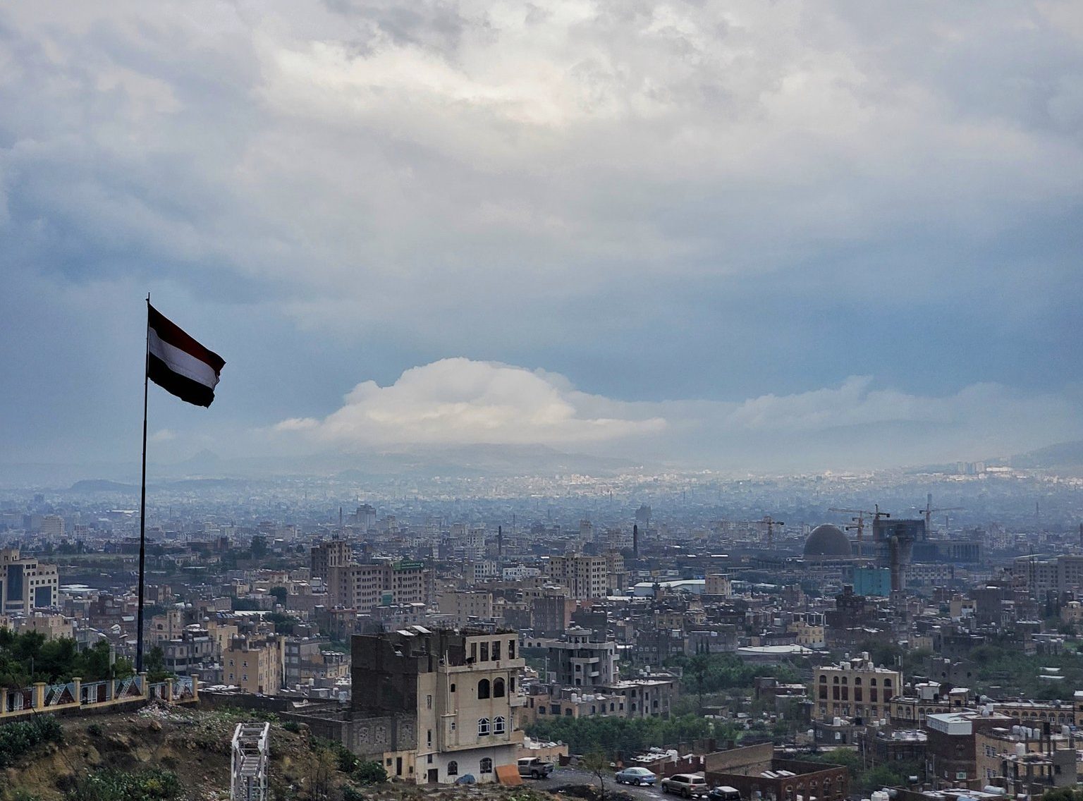 صنعاء: باخرة نفط “هنا” استجابت لتحذيراتنا وعادت إلى بلادها