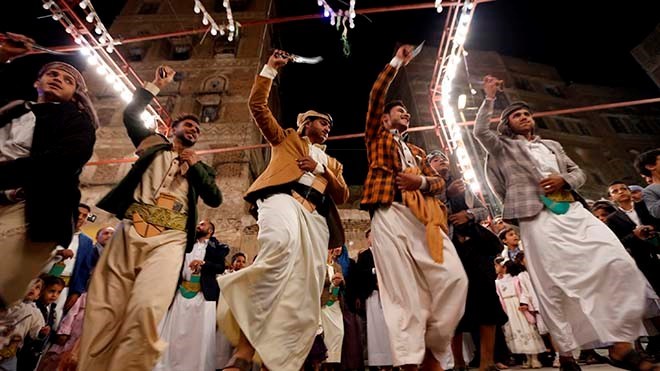 “البرع” الشعبية.. رقصة تشارك اليمنيين في الحبّ والحرب
