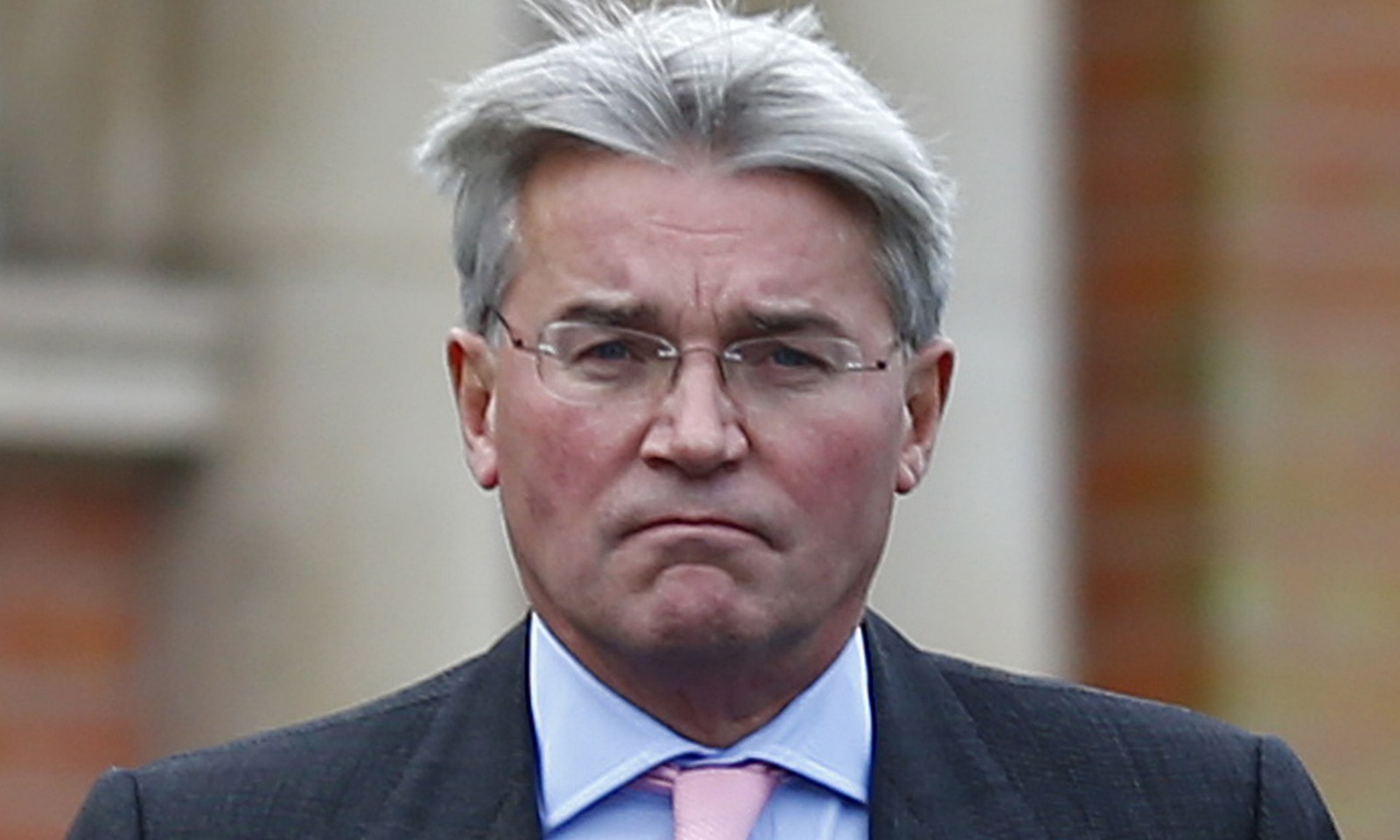 وزير بريطاني سابق يتهم السعودية بالجنون وزير بريطاني سابق يتهم السعودية بالجنون